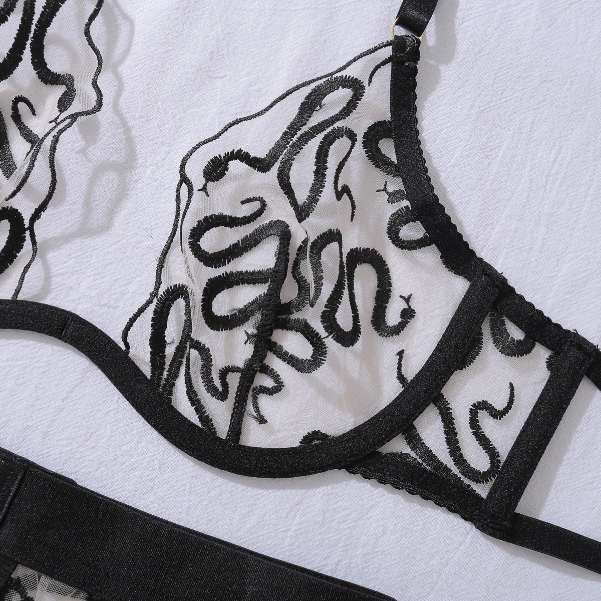 Circe | Serpentine Lace Lingerie Set with Stockings