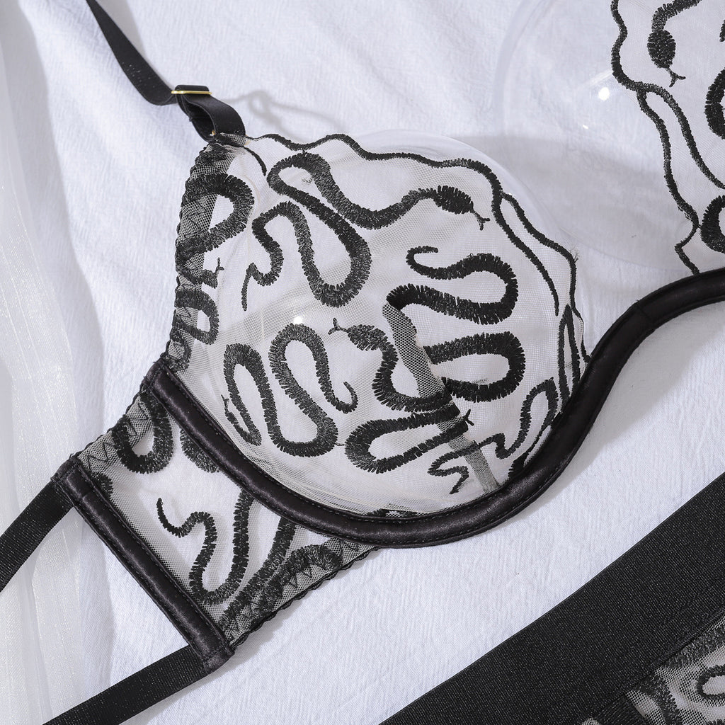 Circe | Serpentine Lace Lingerie Set with Stockings
