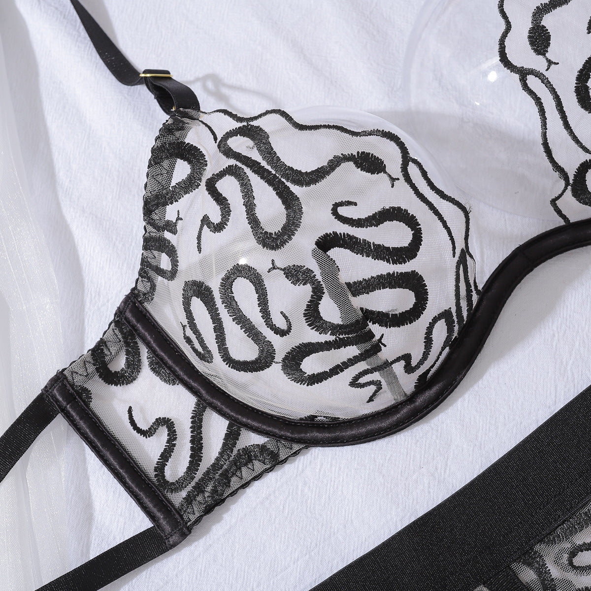 Circe | Serpentine Lace Lingerie Set with Stockings